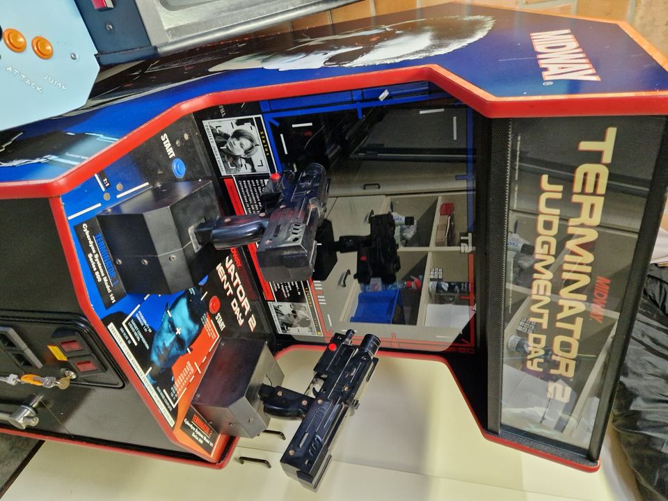 Suche Terminator2 Videospielautomat Midway für Reparatur in Aachen