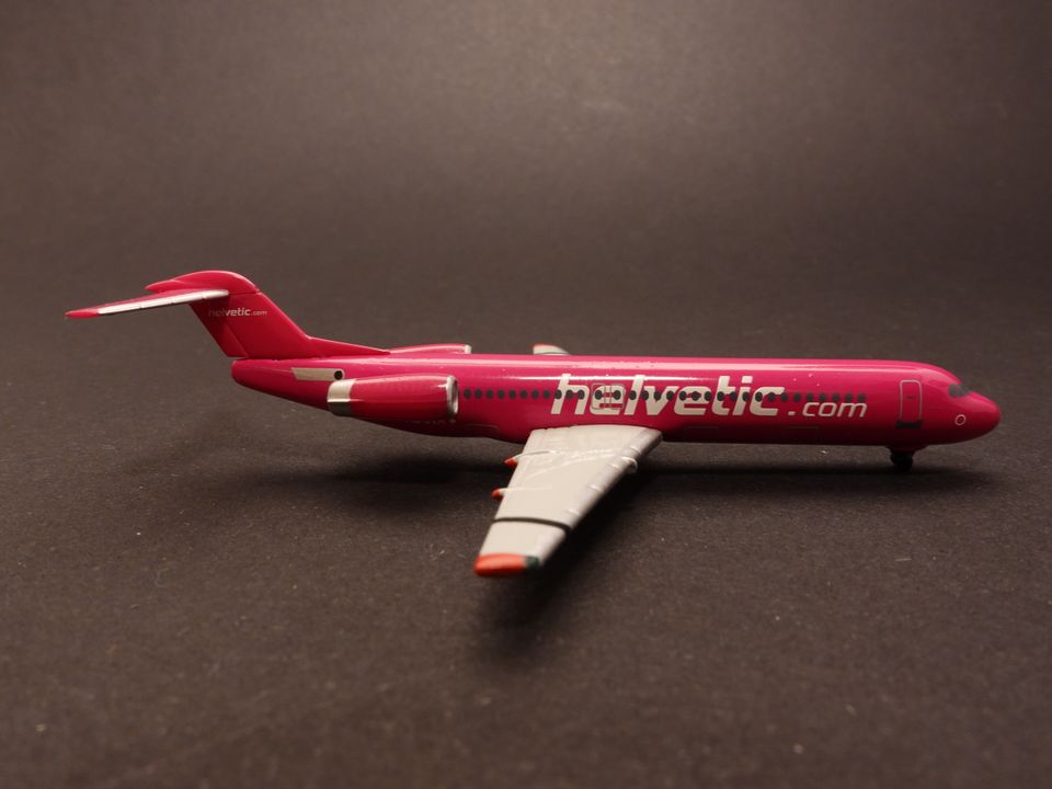 Helvetic Fokker 100 Herpa 1:500 in Darmstadt