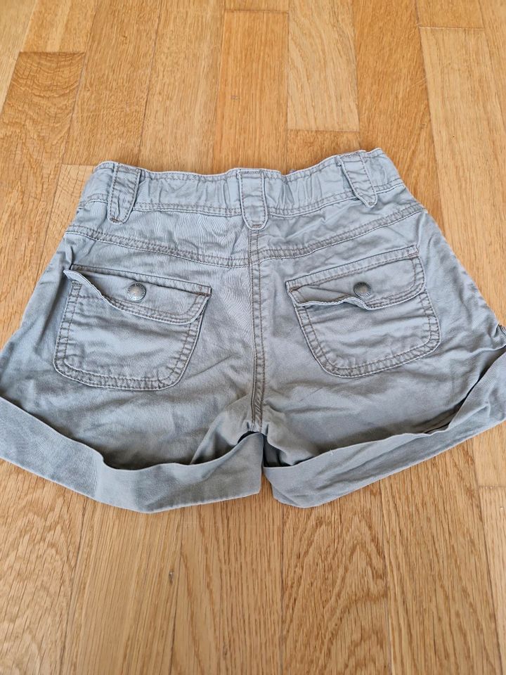 Kurze Hose Shorts khaki Vertbaudet 134 in Berlin