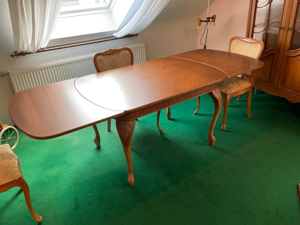 Esszimmer, Tisch, 4 Stühle, Vitrine, Anrichte - Kirsche in Nürnberg (Mittelfr)
