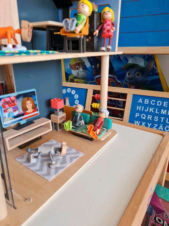 Holzhaus Puppenhaus Spielzeug Set in Bonn