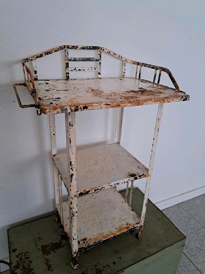 Antiker Waschtisch, Pflanztisch, shabby, Metalltisch, Rost in Nordrhein