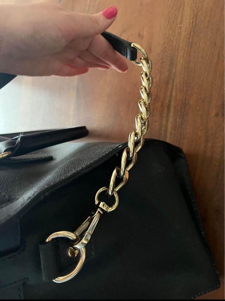 Michael Kors Handtasche Schwarz in Aachen