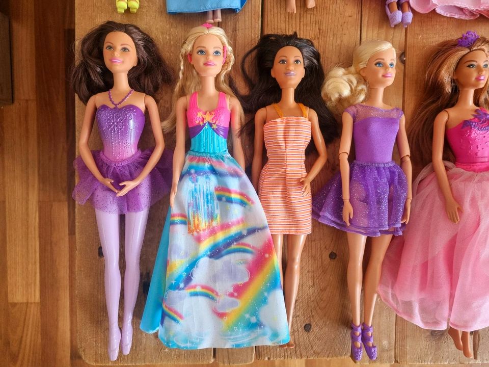 Viele Barbie Puppen von Mattel in Berlin