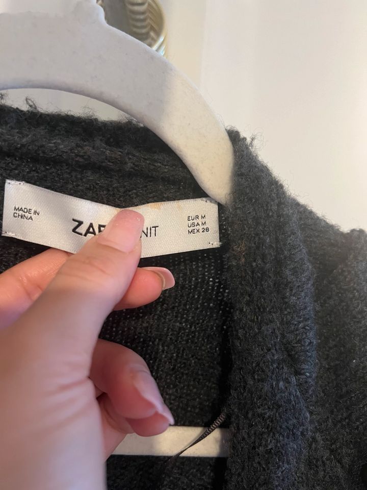 Zara Cardigan mit bunten Strass Steinen in Hamburg