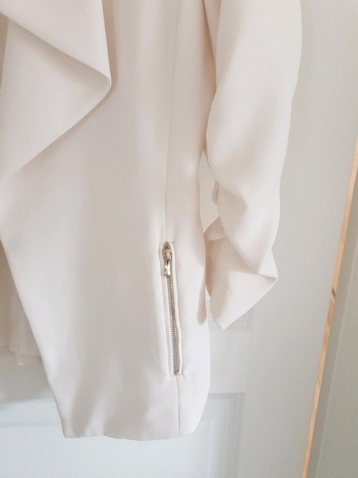 Blazer H&M M 38 creme weiss wie neu geraffte Ärmel in Bremervörde