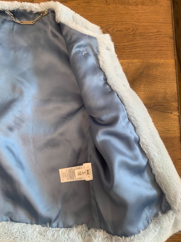 Burberry Strickjacke u. Microbe Fellweste Gr.6-7 Jahre in Berlin