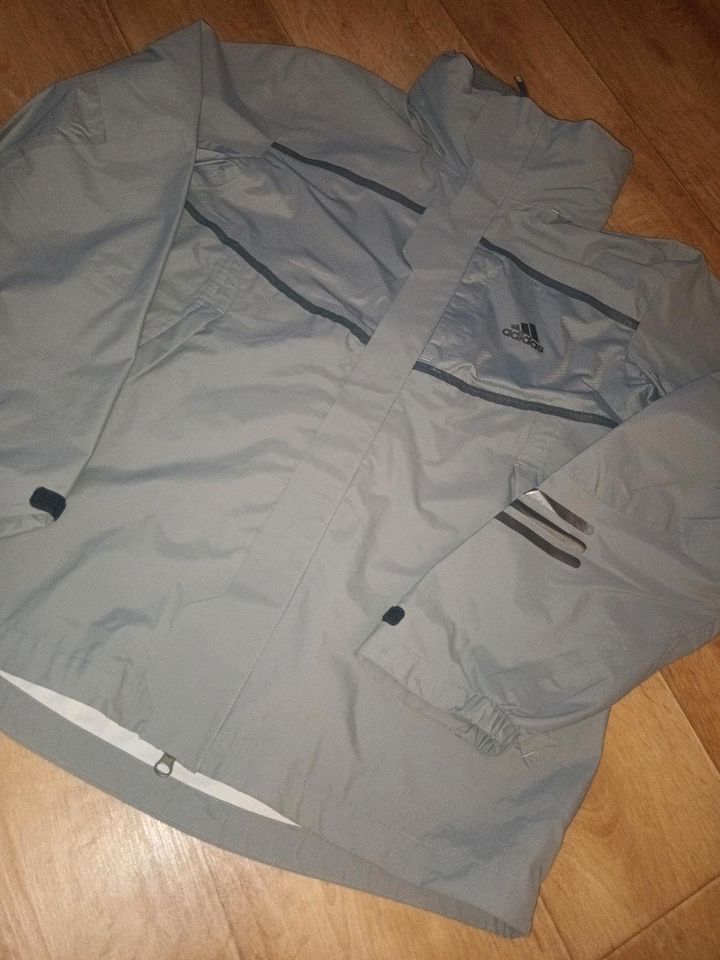 Adidas   Wind & Regen jacke gr.M in Sondershausen