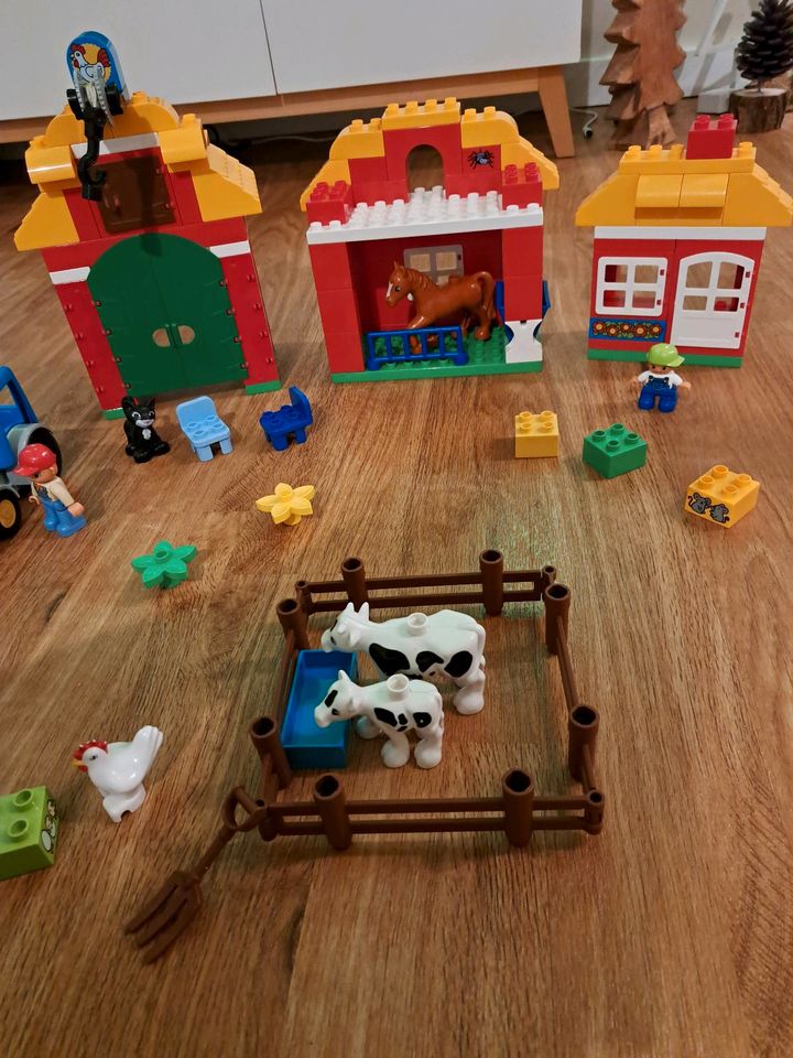 Lego Duplo 10525 großer Bauernhof Traktor Pferd Kühe Katze in Ammersbek