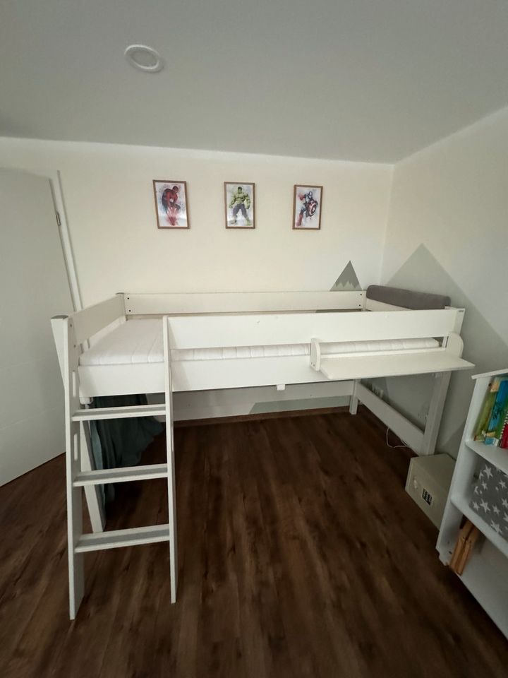 Paidi Kinderbett Hochbett Sophia mit Leiter und Matratze 90x200 in Radebeul