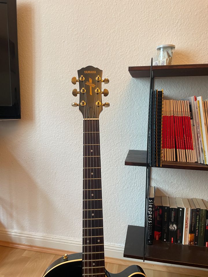 Yamaha AEX 500 Semi Hollow Gitarre in Bonn