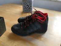 NEU mit Karton AND1 Schuhe Cubic Mid Sneaker Gr. 38.5 schwarz rot Nordrhein-Westfalen - Düren Vorschau