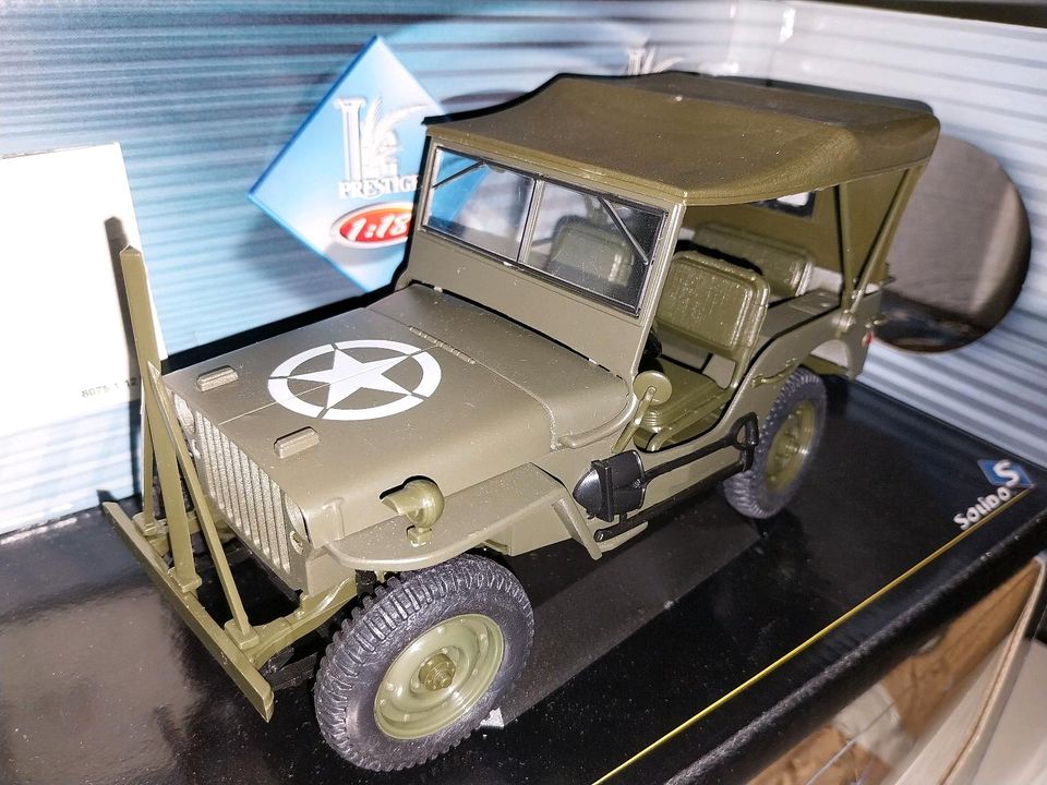 Modellauto 1:18 Willys Jeep mit Verdeck von Solido in Leipzig