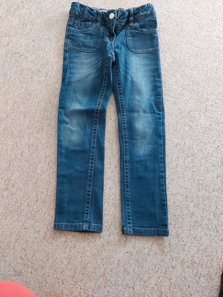 Jeans für Mädchen für 1,50 € in Gr. 128 in Deißlingen