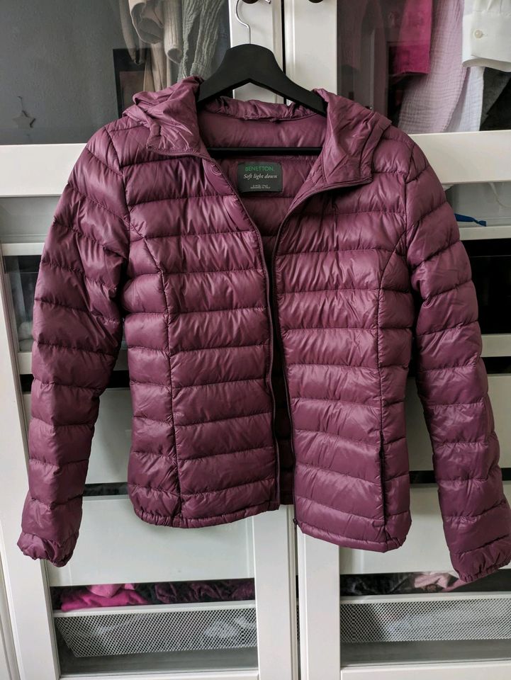 Benetton Daunen Jacke in Neuss