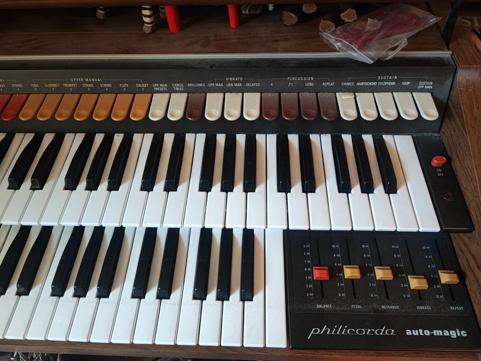 Elektronische Orgel von Philips Philicorda in gutem Zustand in Berlin