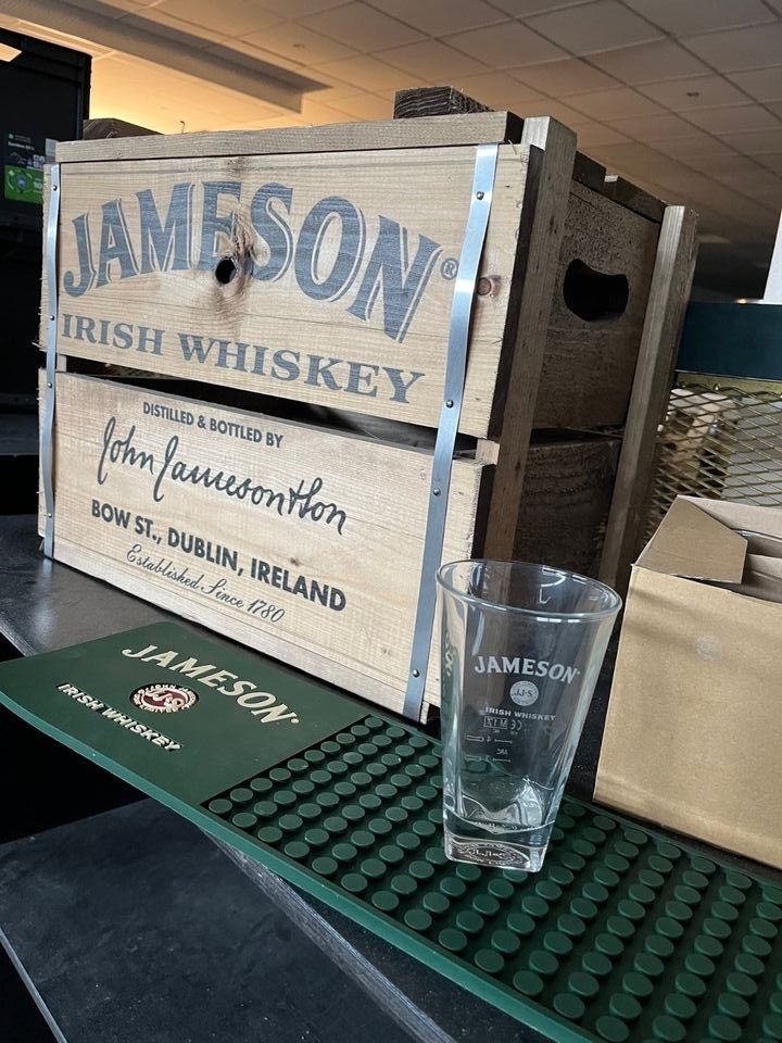 Jameson Whisky Set Holzkiste + Barmatte + Gläser in Bad Doberan