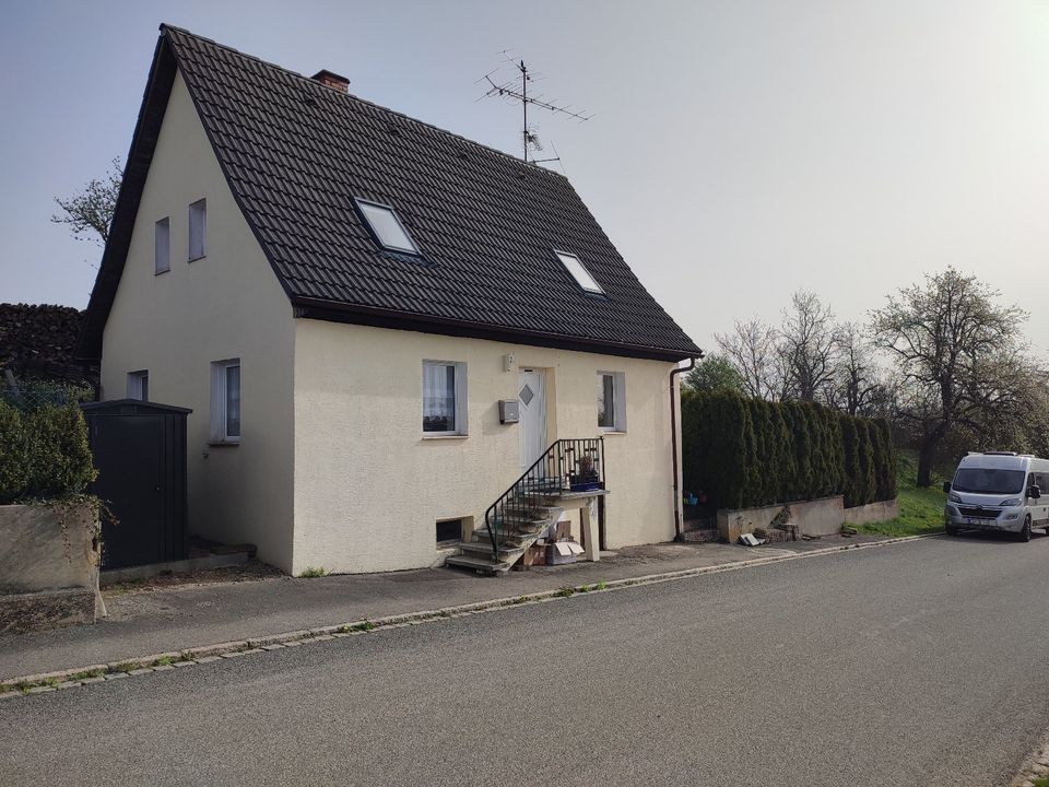 Ländlich wohnen in Bachheim! Kleines Haus auf kleinem Gründstück in Löffingen