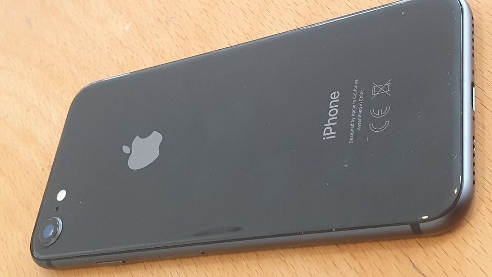 iPhone 8 64 GB im Topp Zustand Akku Neu mit Garantie !!! in Freiburg im Breisgau