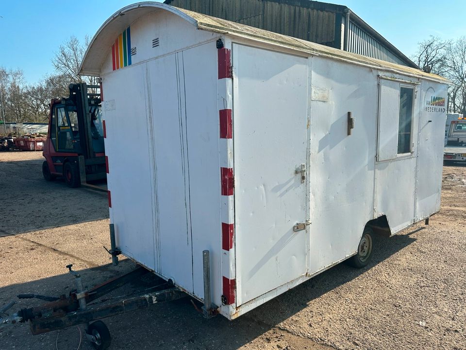 Großes Bauwagen-Gartenhaus aus Metall, schneller Verkehr 80 km/h in Leer (Ostfriesland)