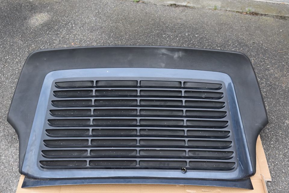 Porsche Carrera Heckspoiler für Baujahr 1989 in Regensburg