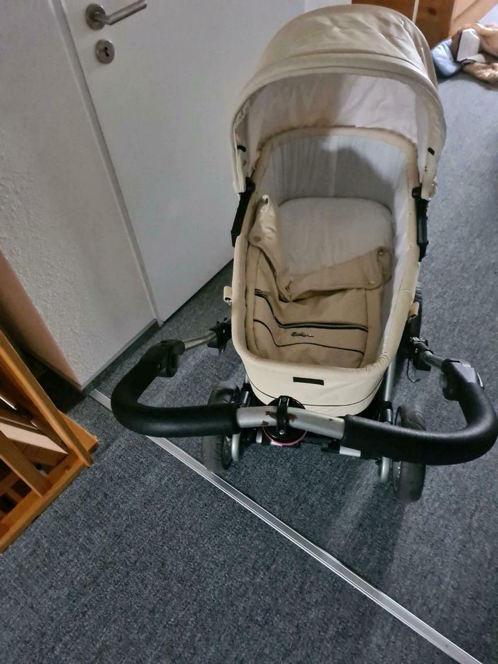 Wunderschöner Kinderwagen von Emmaljunga in Verden