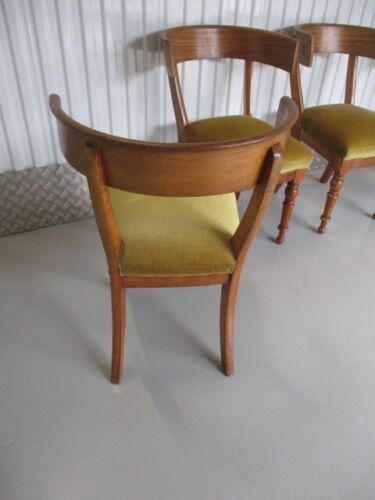 4 schöne antike Stühle um 1900 guter Zustand grüngoldener Bezug in Irxleben