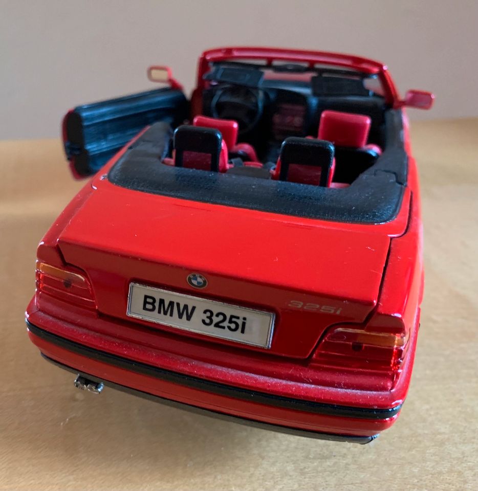 BMW 325i Convertible (1993) Modellauto 1:18 Maisto in Heilbronn