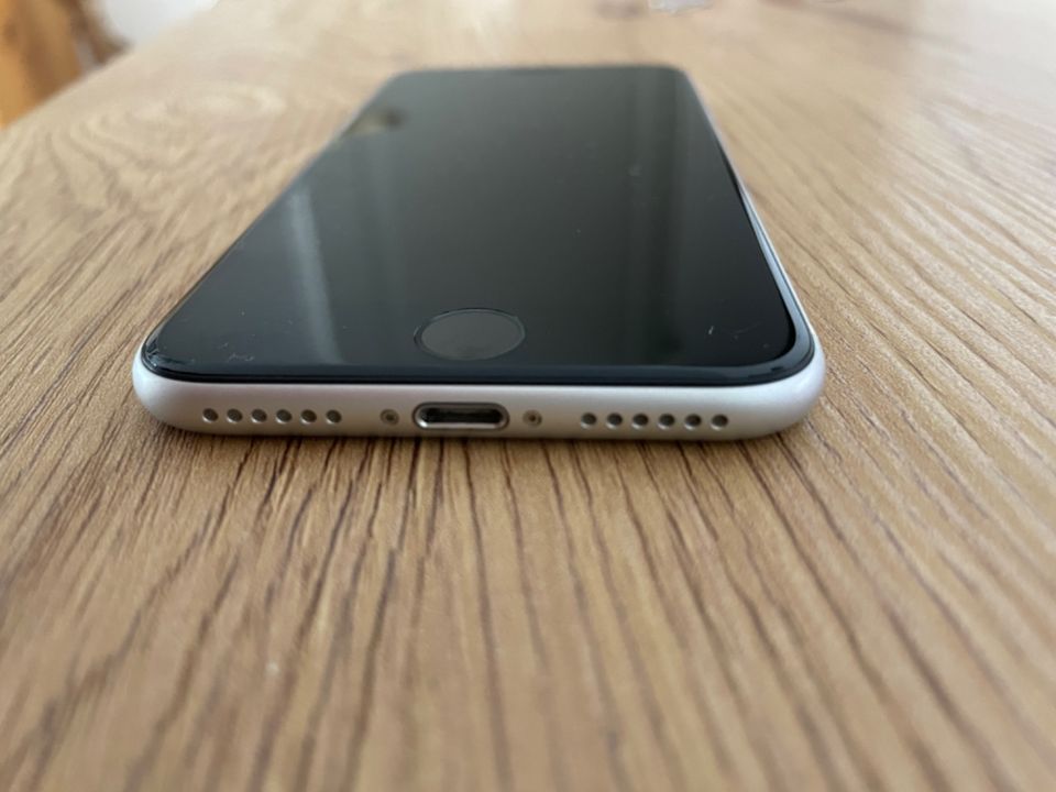 iphone SE (2020) weiß, 64GB - sehr guter Zustand in Leipzig