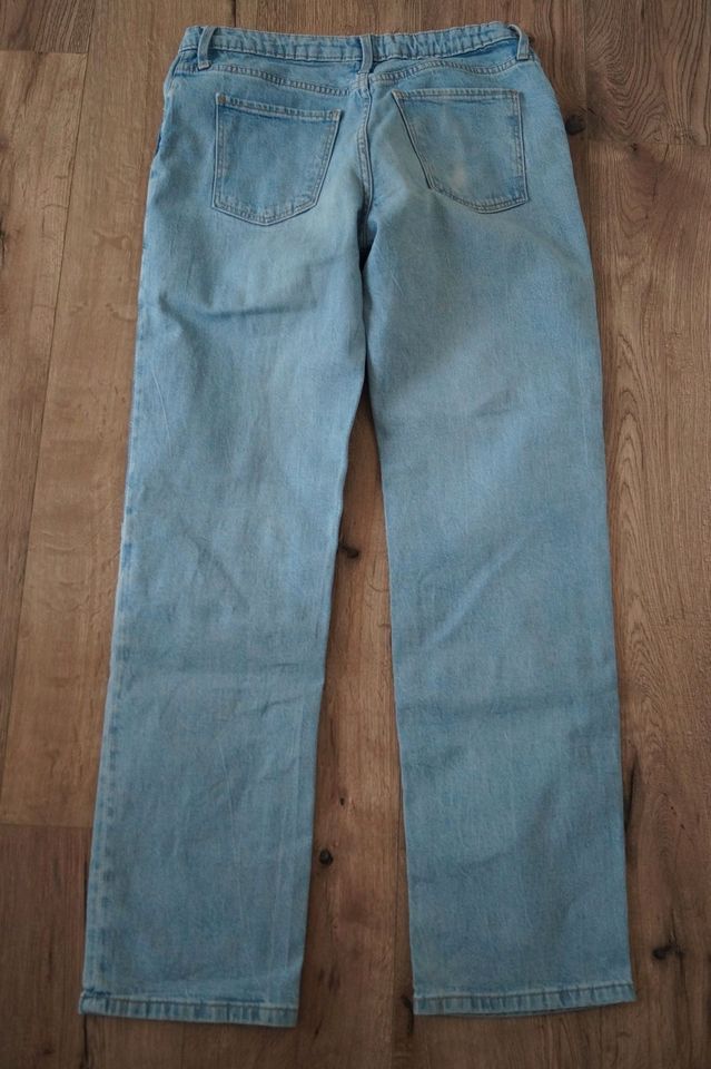 Kinder Jeans Marke H&M Größe 152 Passform Straight Low Waist in Attendorn