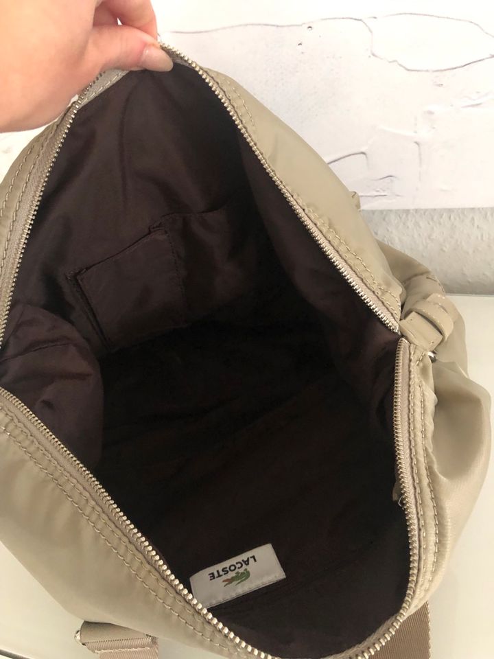 Lacoste Tasche Umhängetasche beige Schlamm Khaki wie neu in Oldendorf (Holstein)