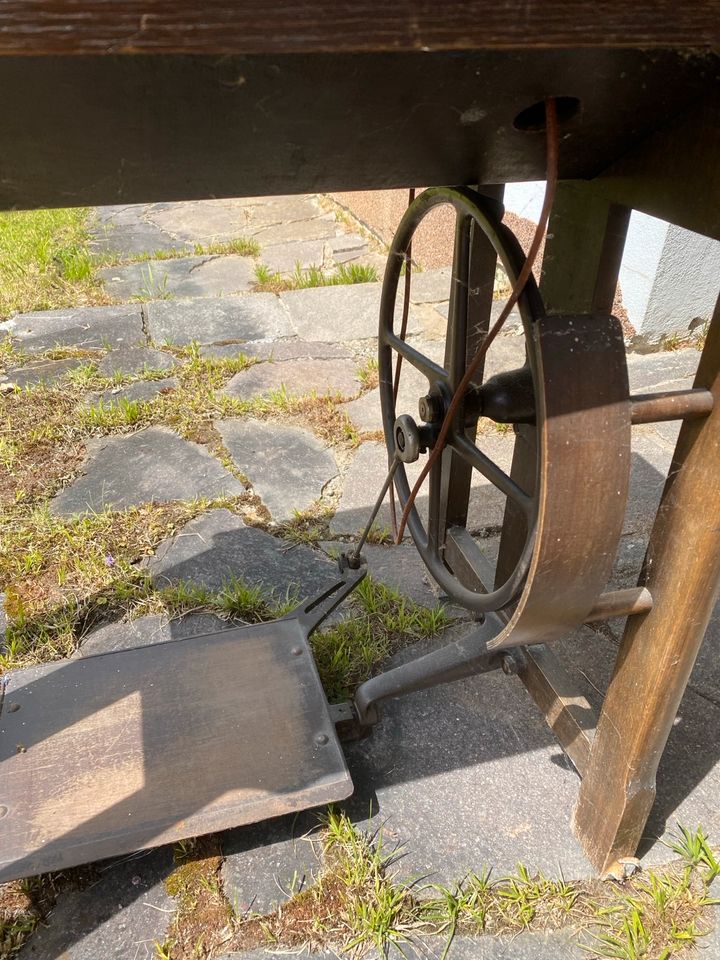 Antike Nähmaschine Kayser in Balingen