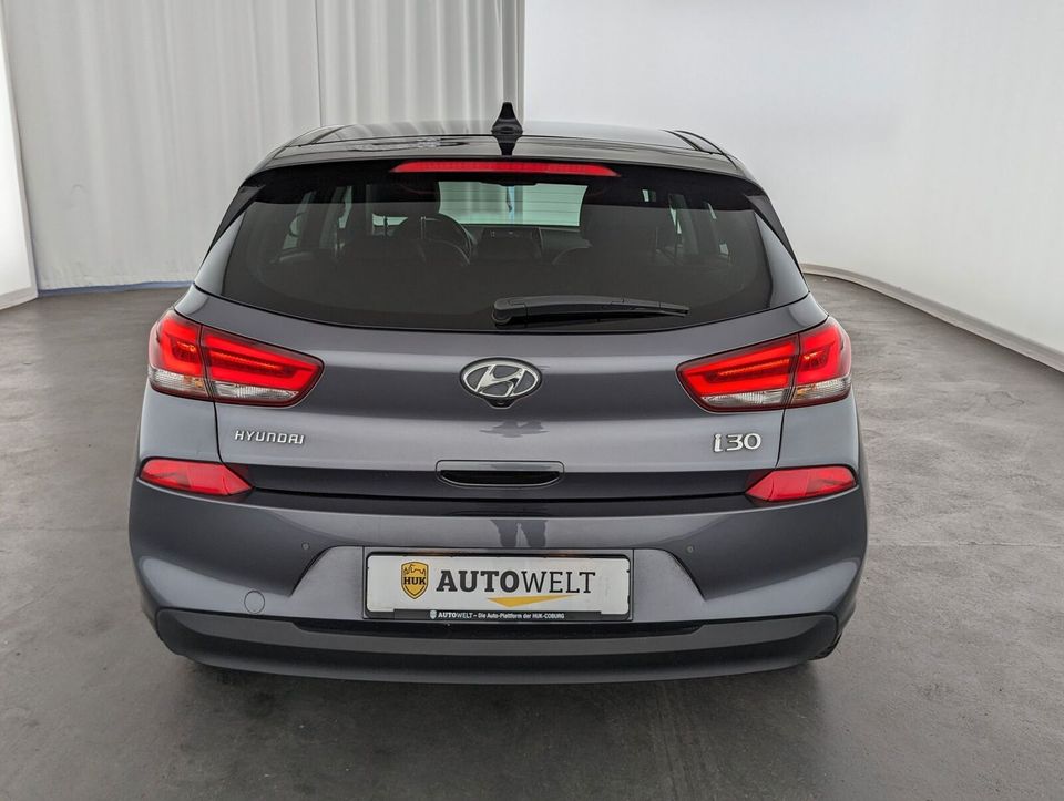 Hyundai i30 1.6 CRDi Premium Euro 6 LED+NAVI+PANO+LEDER+ in Düsseldorf