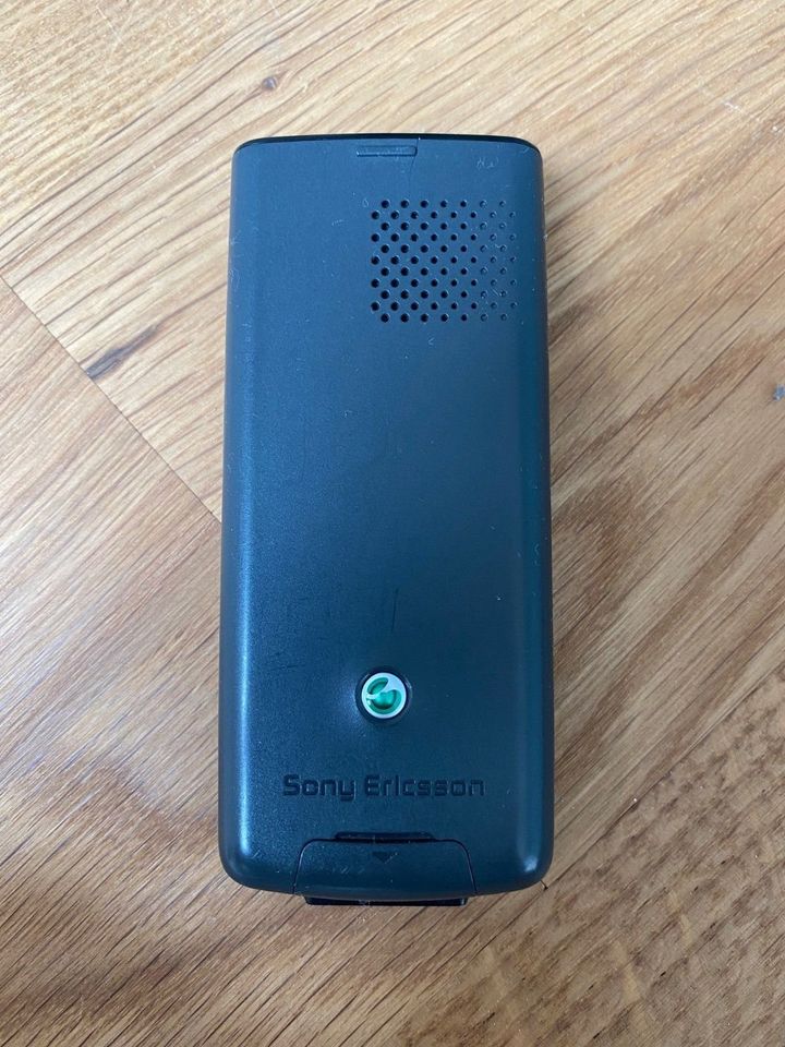 Handy Sony Ericsson J110i inkl. Ladekabel in Ismaning