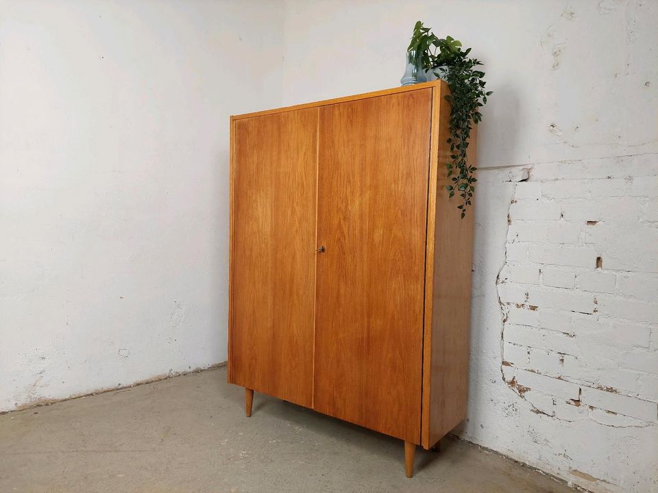 Vintage Hellerau 414 Kleiderschrank Holzschrank 60er 70er DDR in Leipzig