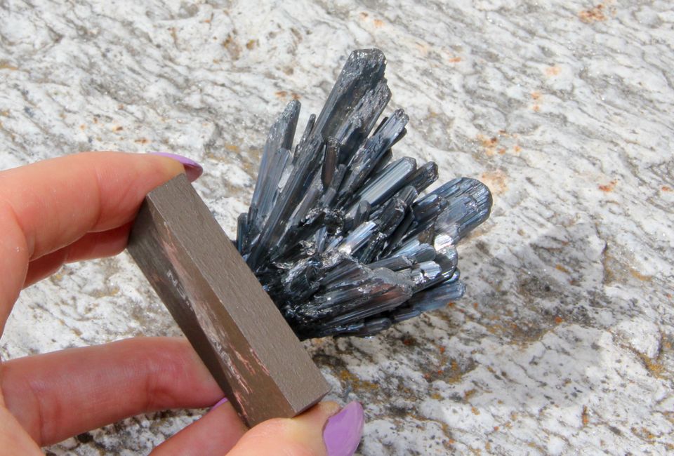 Antimonit Stibnit Stufe grau Kristalle metallisch Druse Heilstein in Moosburg a.d. Isar