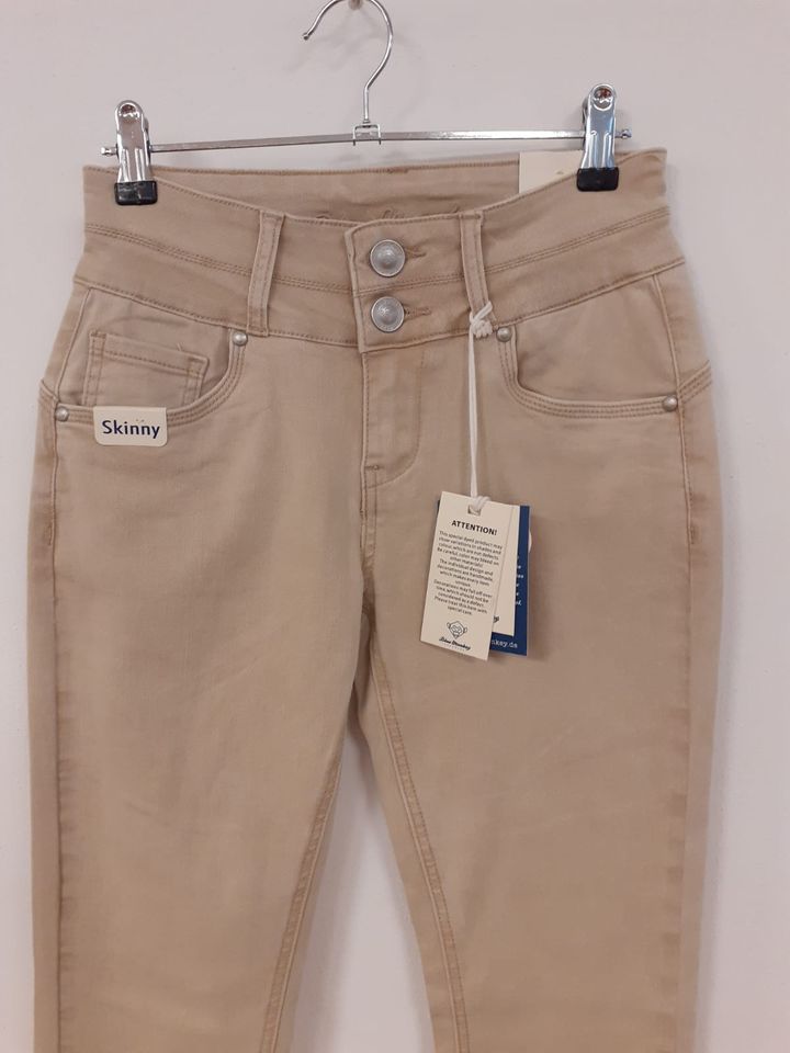 Blue Monkey Jeans Tamara 30540 beige Gr. 26,27,29,31,32 NEU in Arnsberg