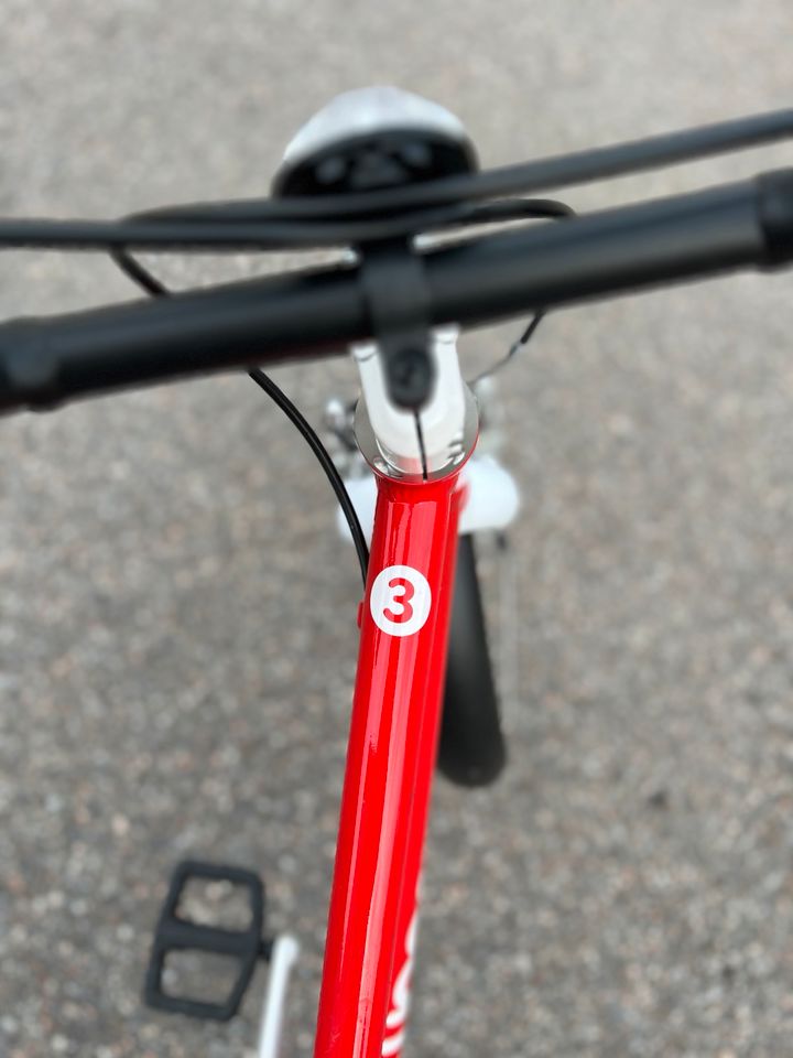 Woom 3 Fahrrad sehr guter Zustand in rot mit Zubehör in Maisach