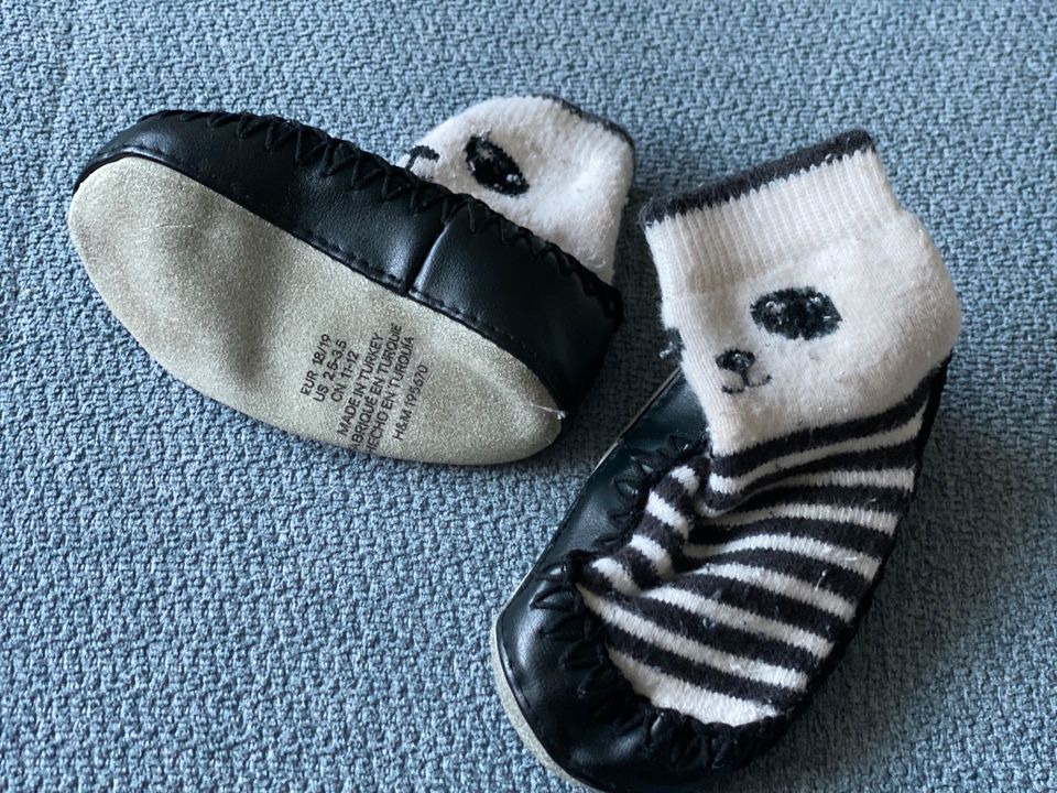 H&M Panda Lederpuschen Hausschuhe Krabbelschuhe schwarz 18/19 in  Nordrhein-Westfalen - Hamm | eBay Kleinanzeigen ist jetzt Kleinanzeigen