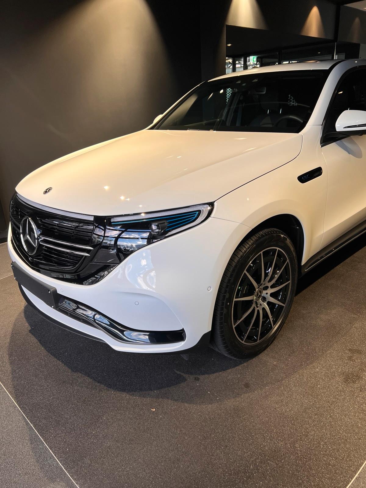 Abbildung des Autos Mercedes EQC AMG Massage…