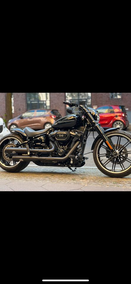 Harley Davidson Breakout 114 nur noch heute drinne ! in Berlin