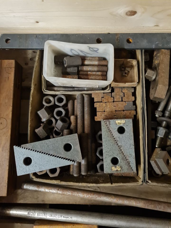 Sortiment Spannmittel für Werkzeugmaschinen in Moorrege