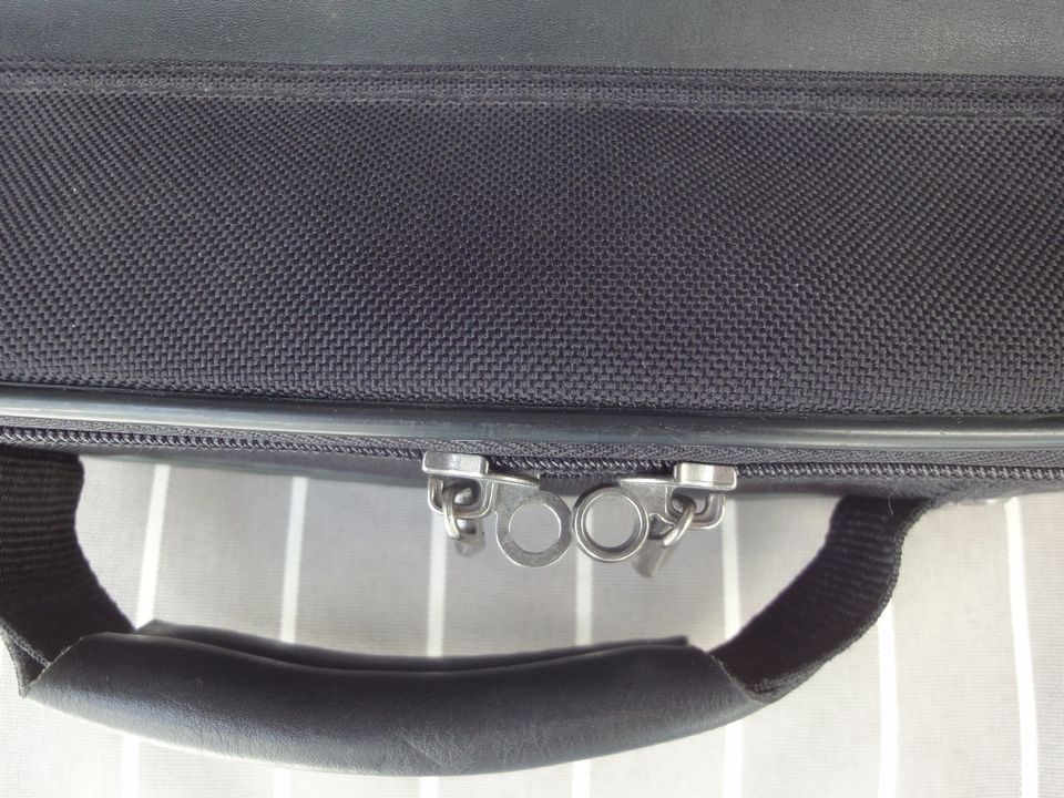 Laptop- Tasche von Dicota in Eschwege
