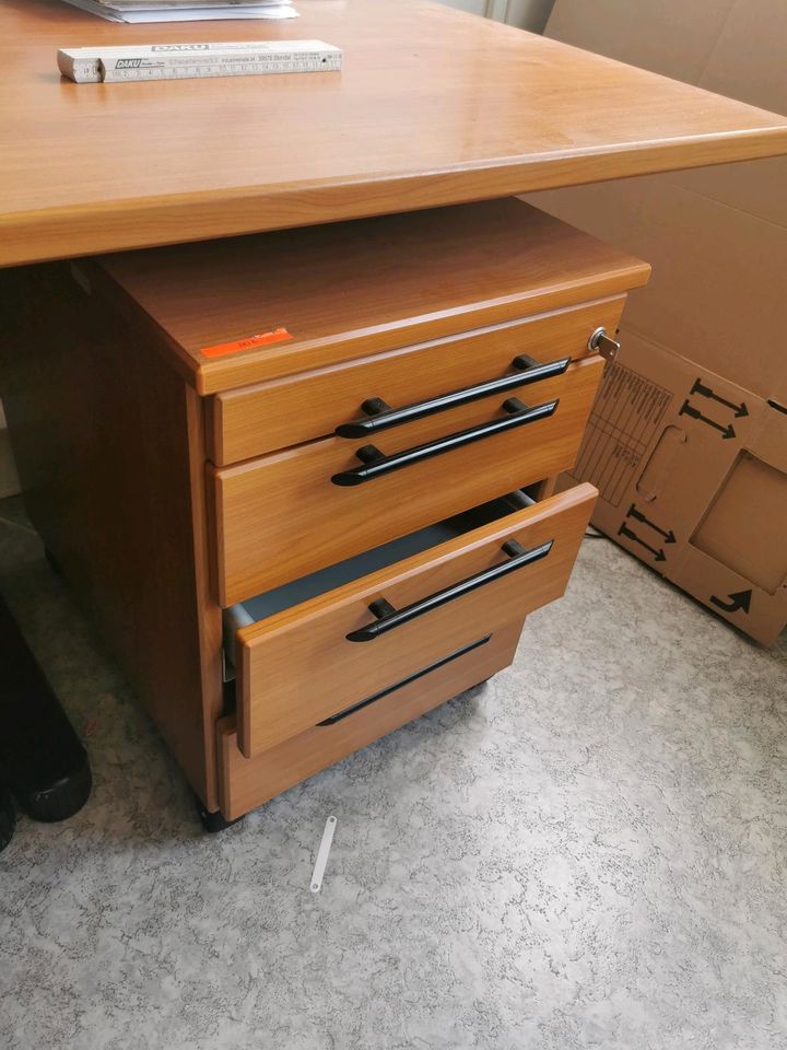Büromöbel Schreibtisch rollcontainer Schrank regal in Dresden
