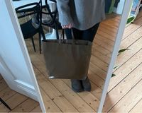 Prada Tote in Khaki Lackleder Niedersachsen - Wolfenbüttel Vorschau