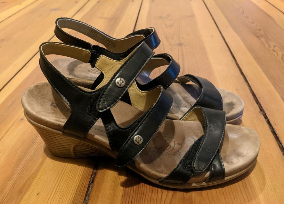 Sandalen schwarz Riemchen Keilabsatz in Berlin