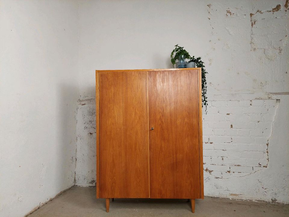 Vintage Hellerau 414 Kleiderschrank Holzschrank 60er 70er DDR in Leipzig