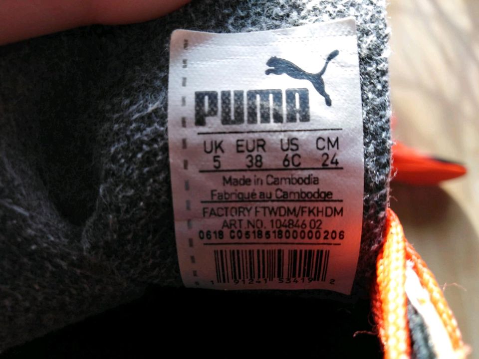 Puma Fußballschuhe / Hallenschuhe Gr. 38 in Denklingen