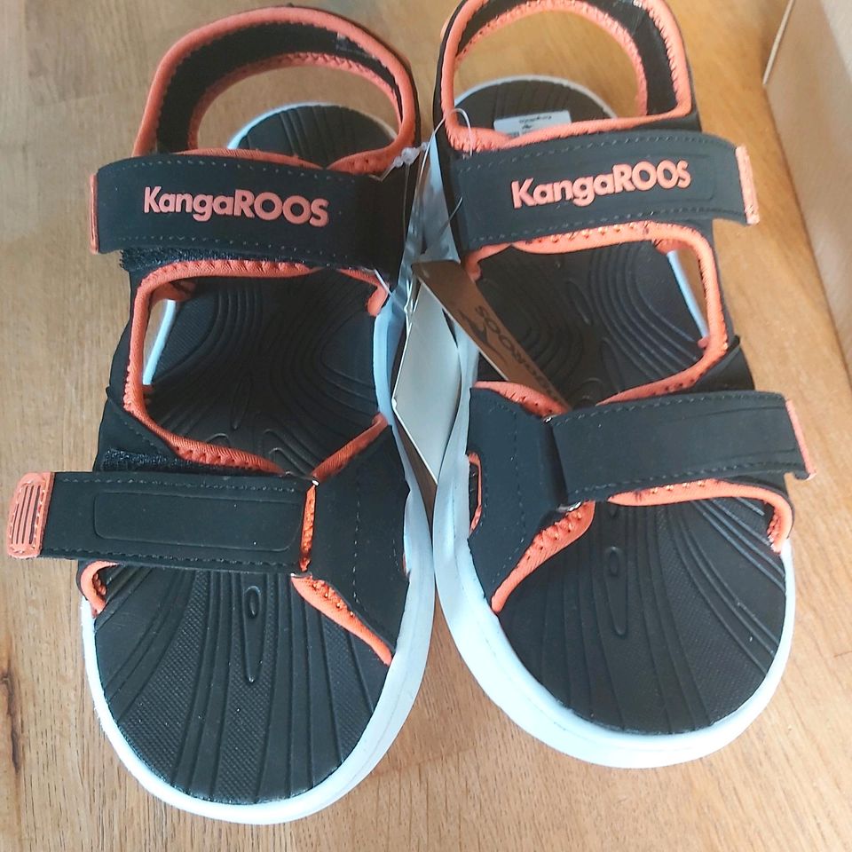 Sandale Kangaroos schwarz orange Gr. 34 NEU mit Etikett! in Wolfratshausen