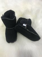 Lammfellschuhe schwarz in Gr. 17 Babyboots Lammfellstiefel Bayern - Zirndorf Vorschau